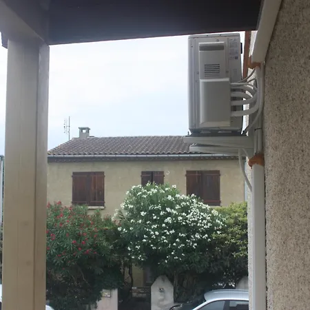 Maison - *